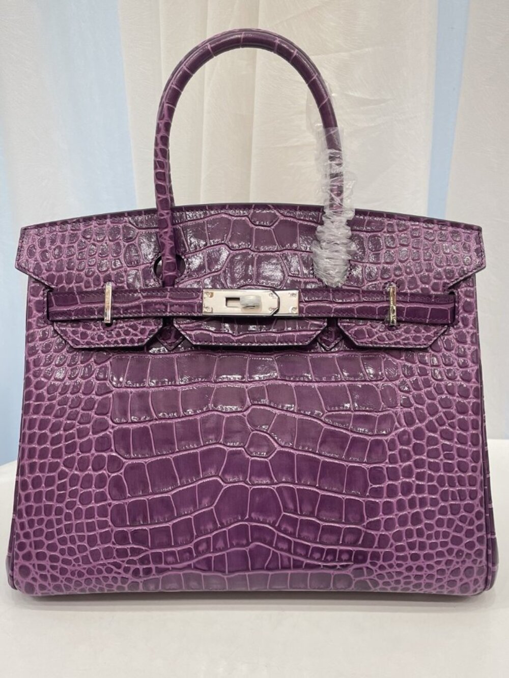Sophisticated 9.8" Leather Handbag - Picture 2 of 7